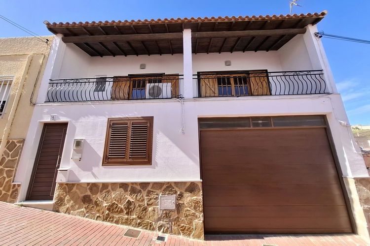 Town house in Turre
