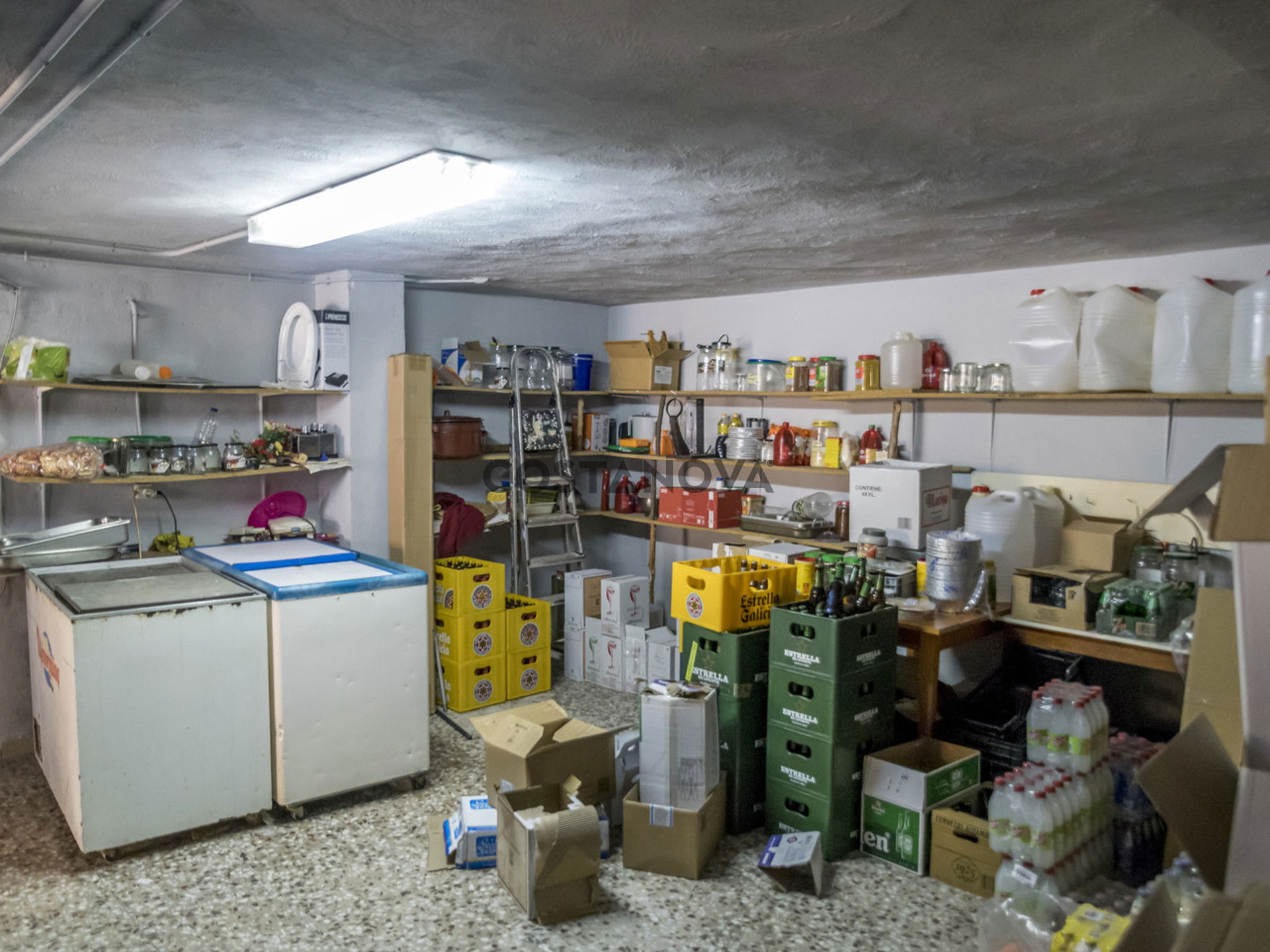 Commercial property in Vera