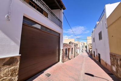 Town house in Turre