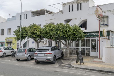 Commercial property in Vera