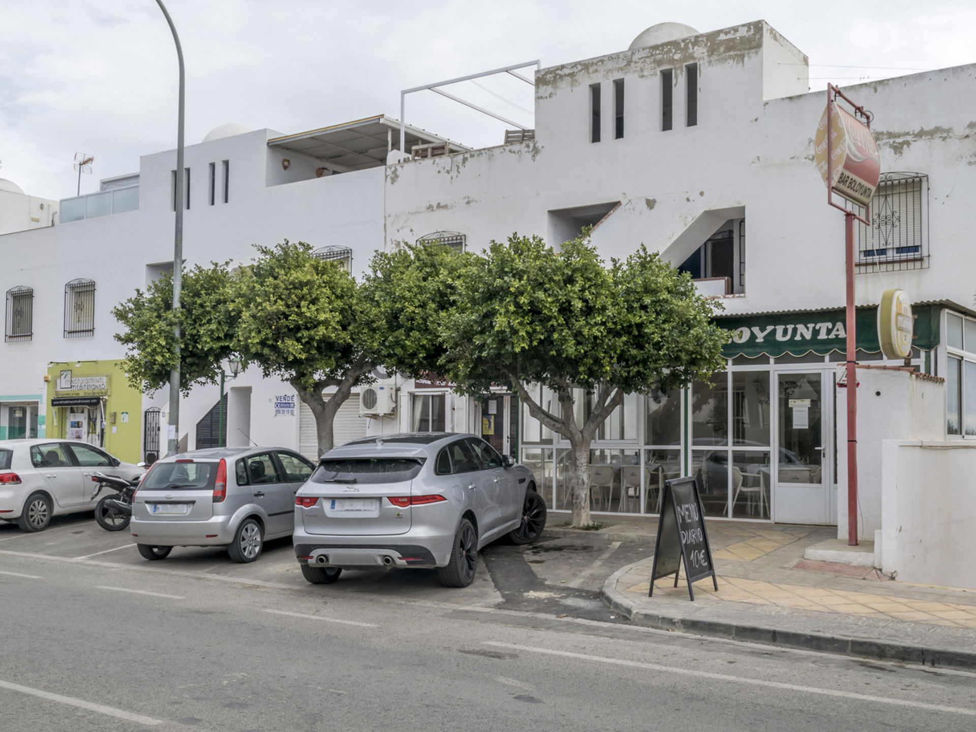 Commercial property in Vera